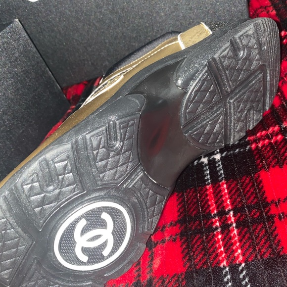 Chanel 19A Black Gold Tweed metallic Cc laced up flat runner trainer.. - Picture 2 of 3